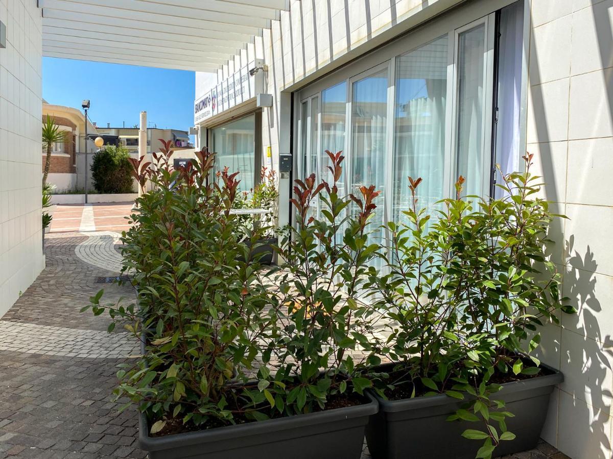 Appartamento A 30 Mt Dal Mare Чечина Екстериор снимка